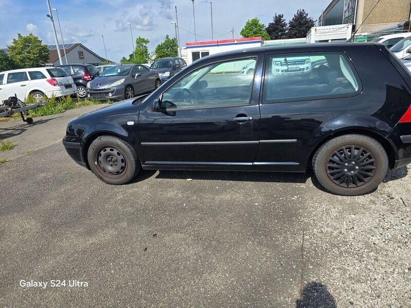 Gebraucht VW Golf IV 75 PS (55 kW) 2002 Schwarz Kleinwagen