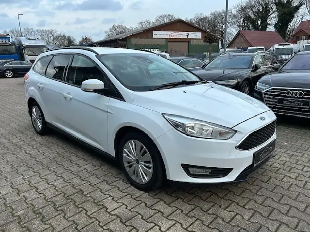 Gebraucht Ford Focus Business Edition 125 PS (91 kW) 2016 Frozen white Kombi