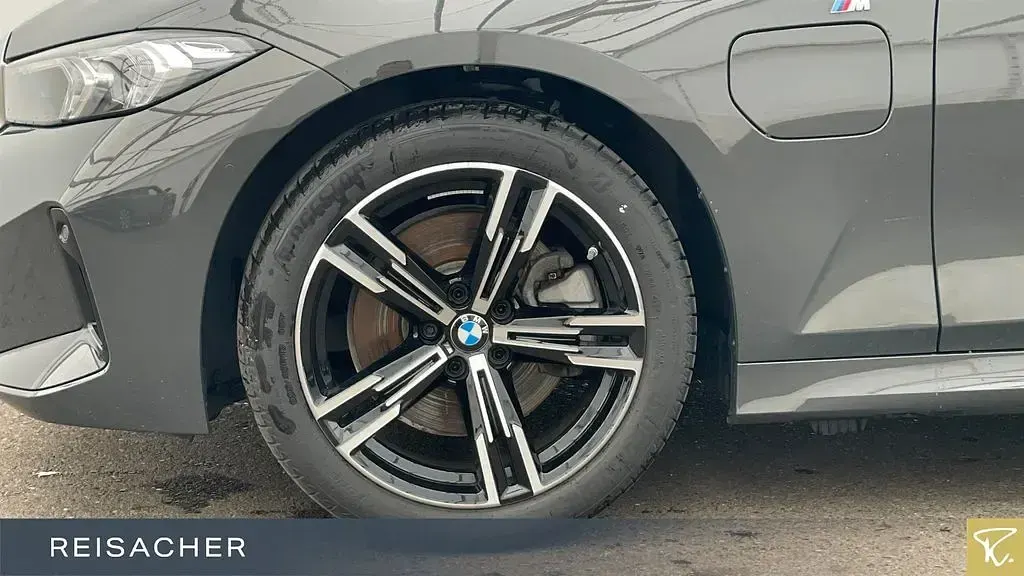 Gebraucht BMW 330e M Sport 292 PS (214 kW) 2025 Grau Limousine