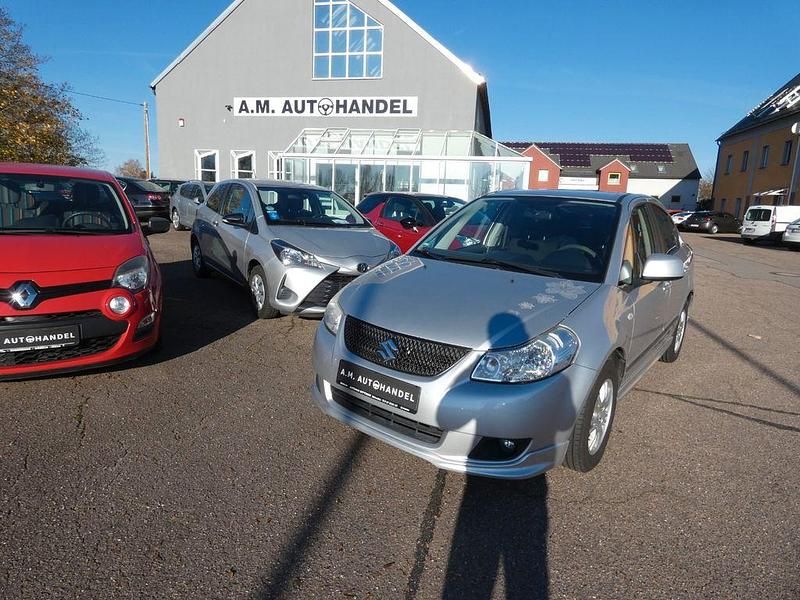 Silber Gebraucht 2013 Suzuki SX4 Limousine | 5.600 € (Fairer Preis) - Bild 1/4