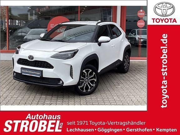 Schnee weiß Gebraucht 2024 Toyota Yaris Hybrid Plus | 24.490 € (Superpreis) - Bild 1/4