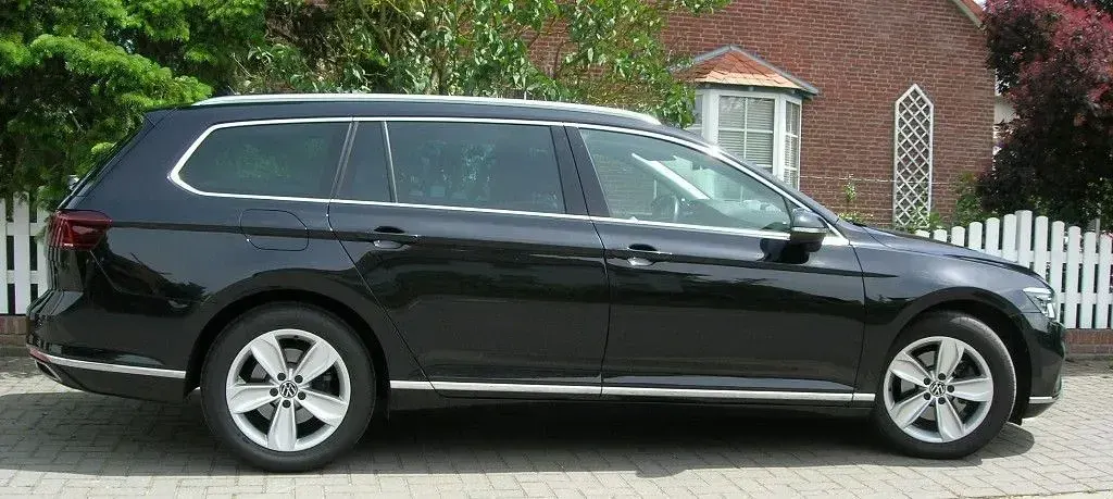 Gebraucht VW Passat Elegance 200 PS (147 kW) 2023 Schwarz Kombi