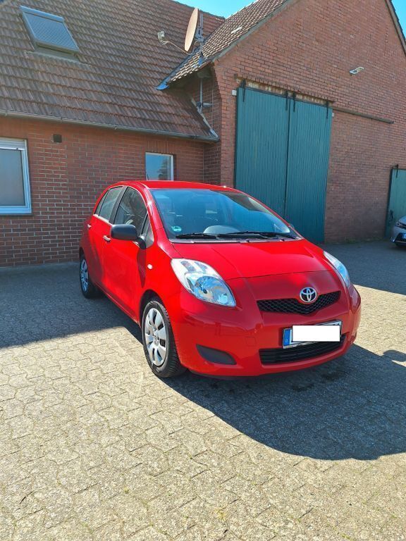 Rot Gebraucht 2009 Toyota Yaris Limousine | 3.800 € (Fairer Preis) - Bild 1/4