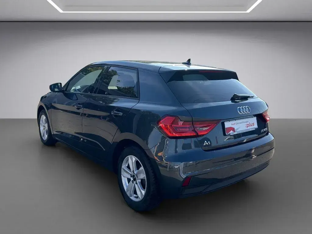 Gebraucht Audi A1 95 PS (69 kW) 2025 Grau / manhattangrau (metallic) SUV