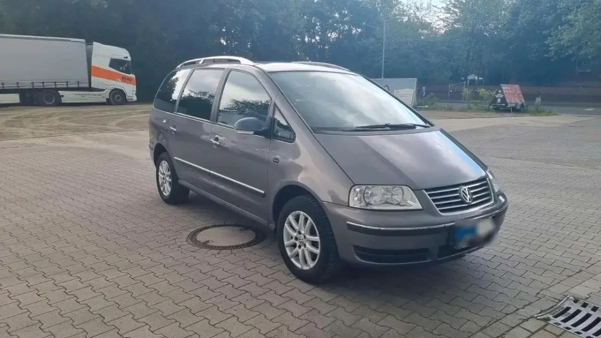 Gebraucht VW Sharan 116 PS (85 kW) 2005 Braun Van / Kleinbus