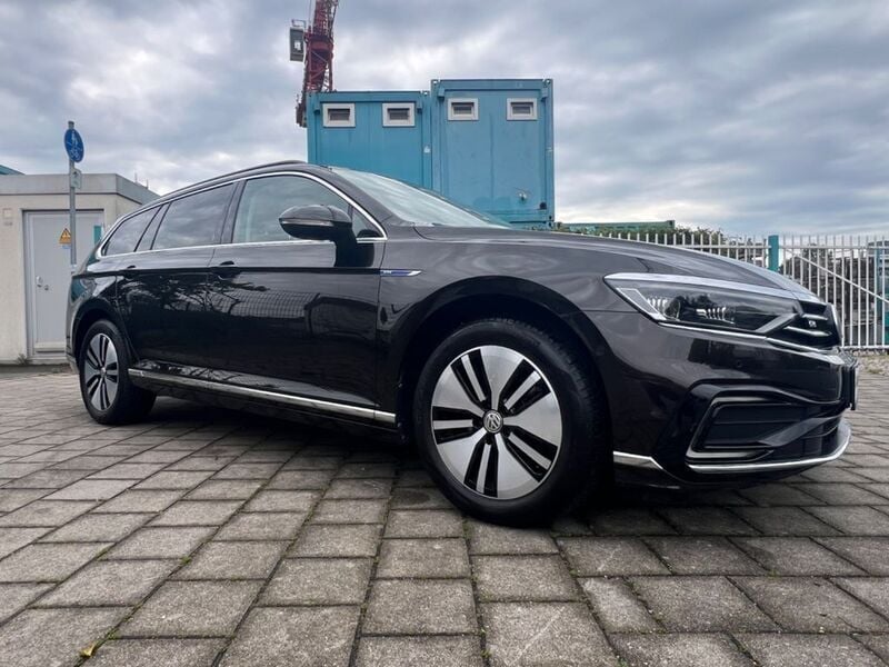 Gebraucht VW Passat GTE 218 PS (160 kW) 2020 Tamarindenbraun metallic Kombi