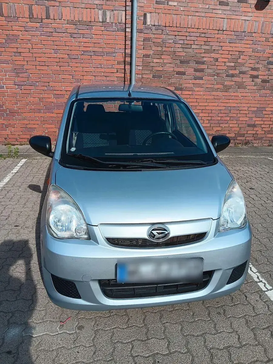 Gebraucht Daihatsu Cuore 69 PS (50 kW) 2012 Grau Kleinwagen