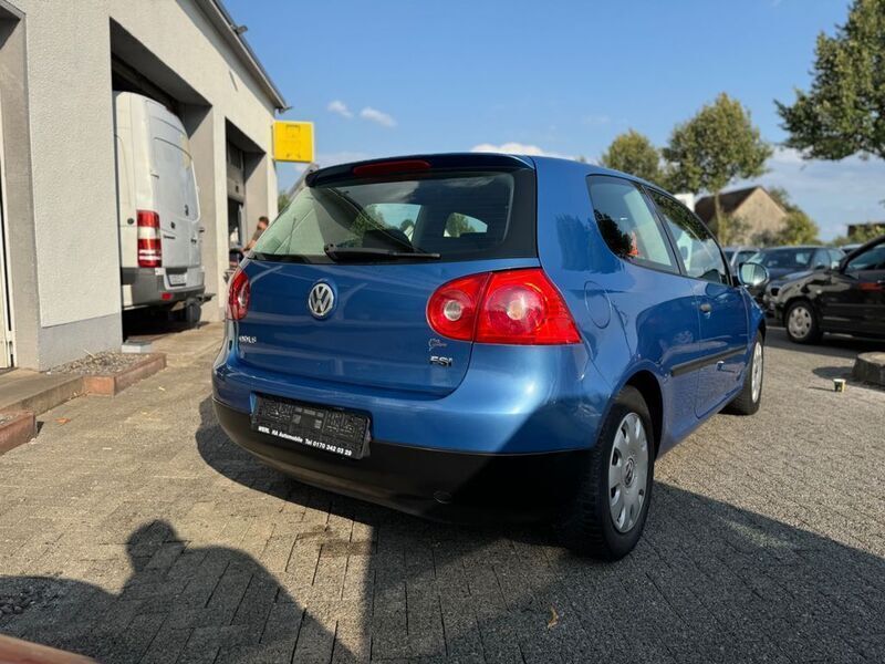 Gebraucht VW Golf V Trendline 90 PS (66 kW) 2004 Coastalblue perleffekt Limousine