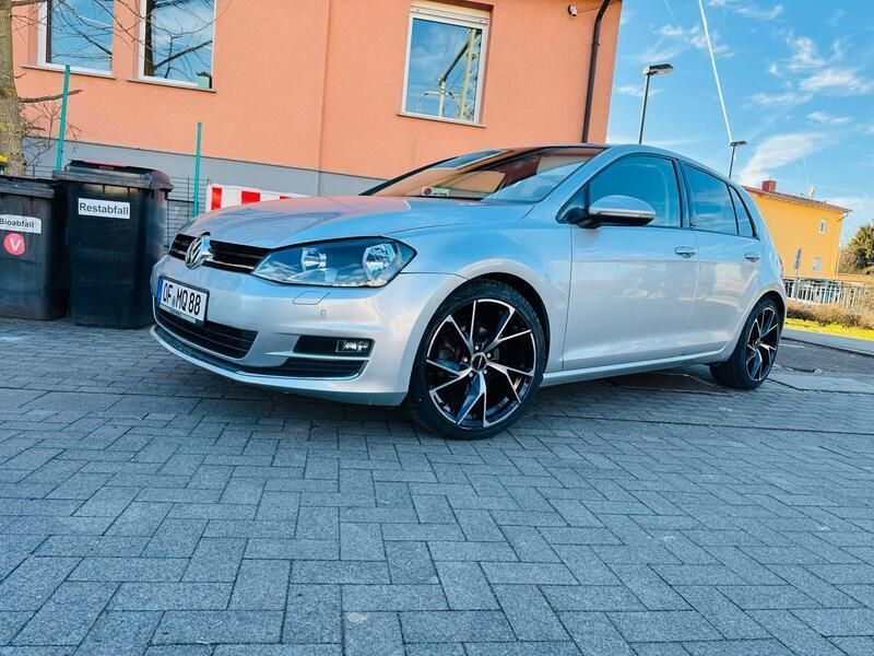 Silber Gebraucht 2016 VW Golf VII Allstar Kleinwagen | 11.100 € (Fairer Preis) - Bild 1/4