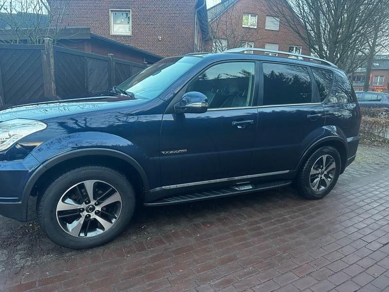 Blau Gebraucht 2016 Ssangyong (KGM) Rexton SUV | 11.749 € (Guter Preis) - Bild 1/4