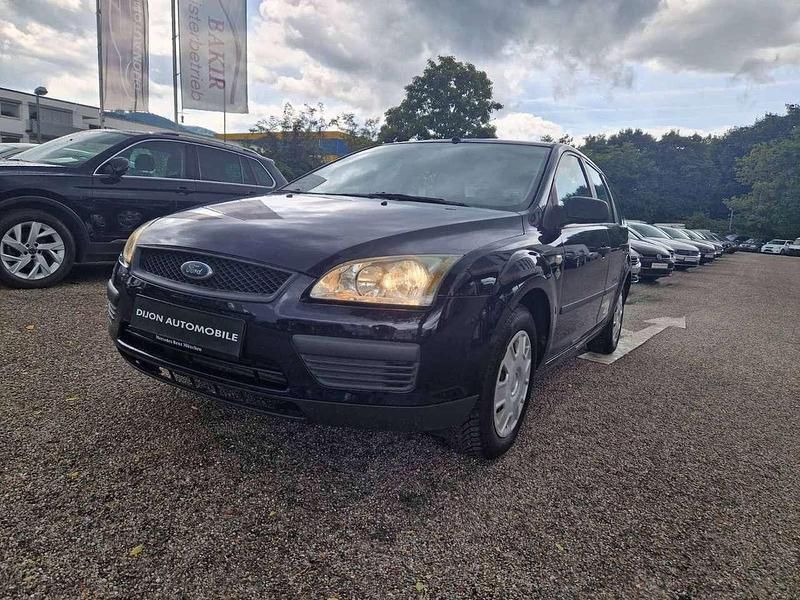 Blau Gebraucht 2006 Ford Focus Trend Kombi | 3.300 € (Etwas zu teuer) - Bild 1/4