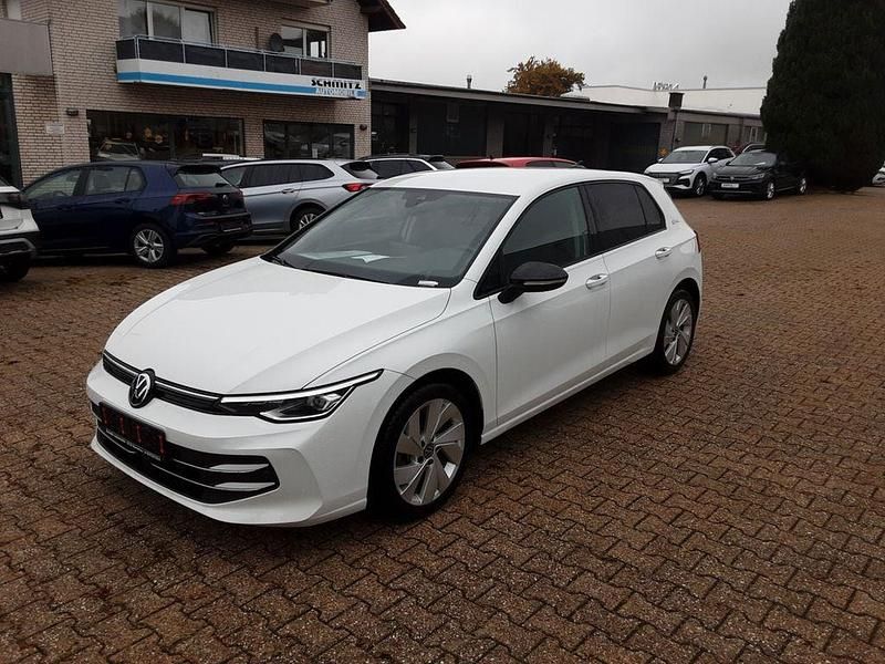 Weiß Gebraucht 2024 VW Golf Goal Limousine | 26.990 € (Guter Preis) - Bild 1/4
