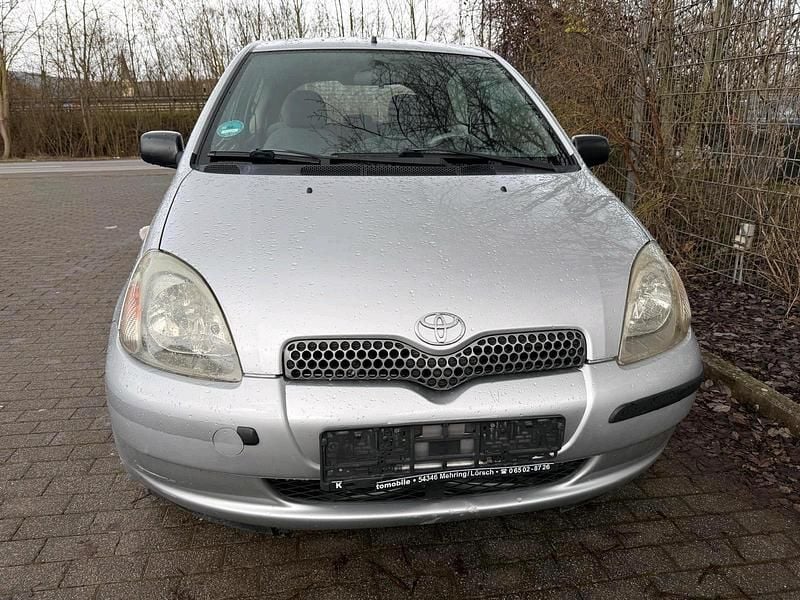 Gebraucht Toyota Yaris 68 PS (50 kW) 2000 Silber Kleinwagen