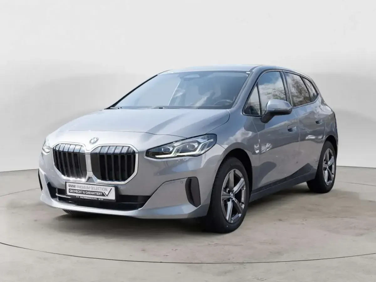 Gebraucht BMW 220 Active Tourer 170 PS (125 kW) 2025 Grau Van / Kleinbus