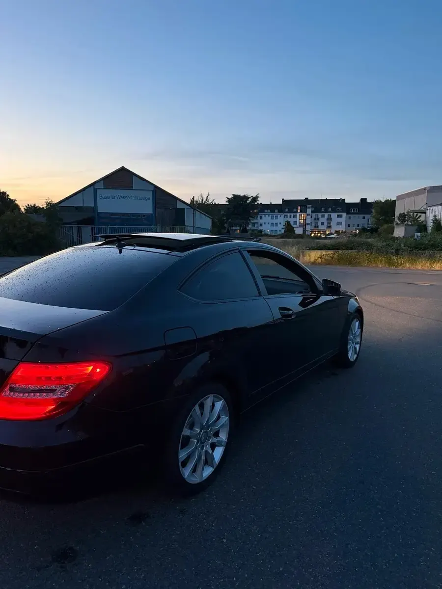 Gebraucht Mercedes C250 204 PS (150 kW) 2012 Schwarz Coupé