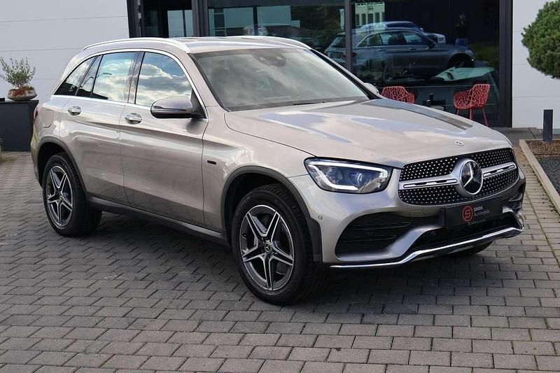 Gebraucht Mercedes GLC300e AMG 306 PS (225 kW) 2021 Mojavesilber metalliclack SUV
