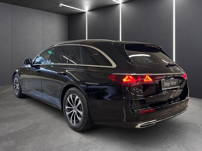 Gebraucht Mercedes E200 Avantgarde 204 PS (150 kW) 2024 Schwarz Limousine