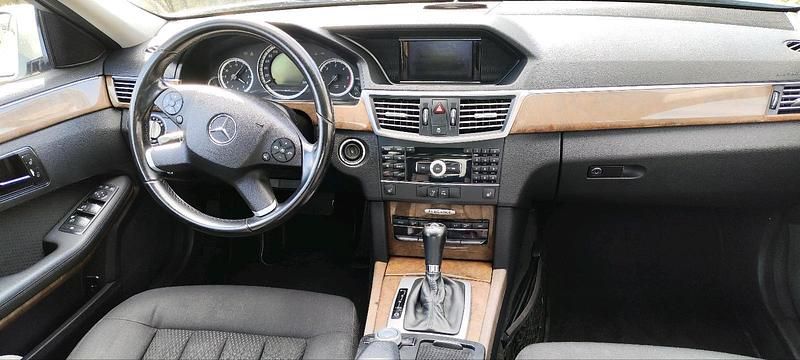 Silber Gebraucht 2009 Mercedes E220 Limousine | 6.490 € (Fairer Preis) - Bild 1/4