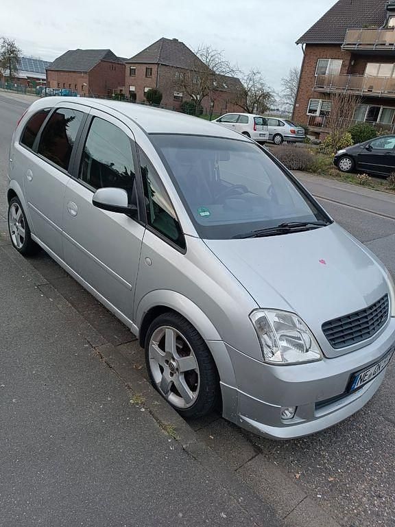 Silber Gebraucht 2004 Opel Meriva Enjoy Van / Kleinbus | 3.333 € (Teuer) - Bild 1/4