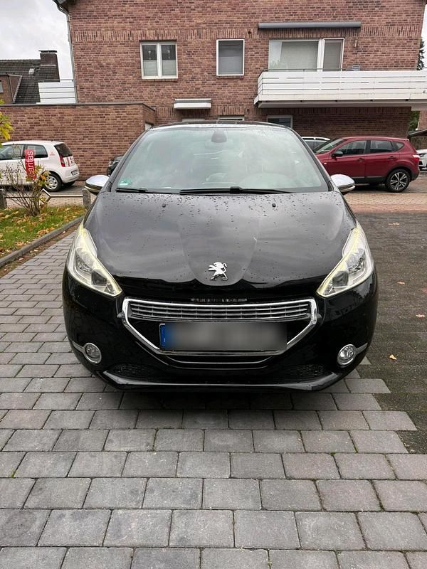 Gebraucht Peugeot 208 120 PS (88 kW) 2014 Schwarz Kleinwagen