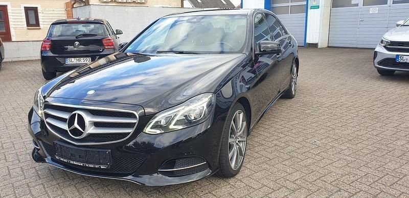 Schwarz Gebraucht 2016 Mercedes E220 Limousine | 19.300 € (Fairer Preis) - Bild 1/4