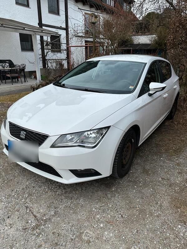 Weiß Gebraucht 2014 Seat Leon Style Limousine | 5.999 € (Guter Preis) - Bild 1/4