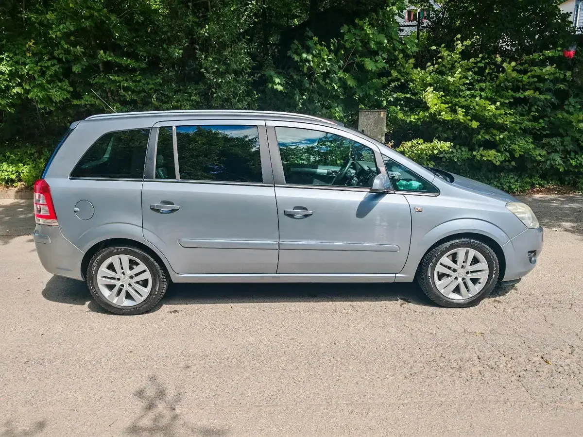 Gebraucht Opel Zafira 110 PS (80 kW) 2009 Silber Van / Kleinbus