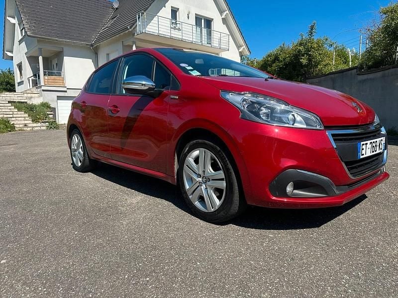 Rot Gebraucht 2018 Peugeot 208 Kleinwagen | 4.990 € (Superpreis) - Bild 1/4