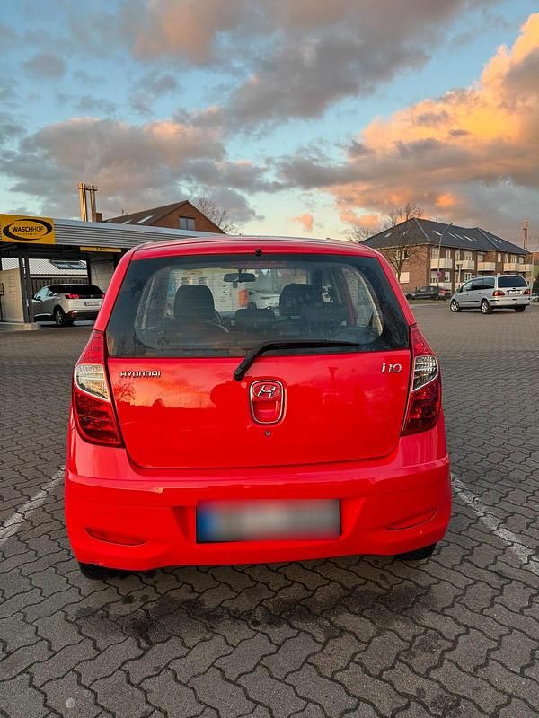 Gebraucht Hyundai i10 69 PS (50 kW) 2013 Rot Kleinwagen