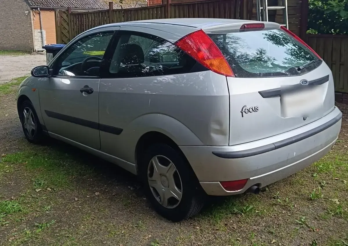Gebraucht Ford Focus 75 PS (55 kW) 2002 Grau Kleinwagen