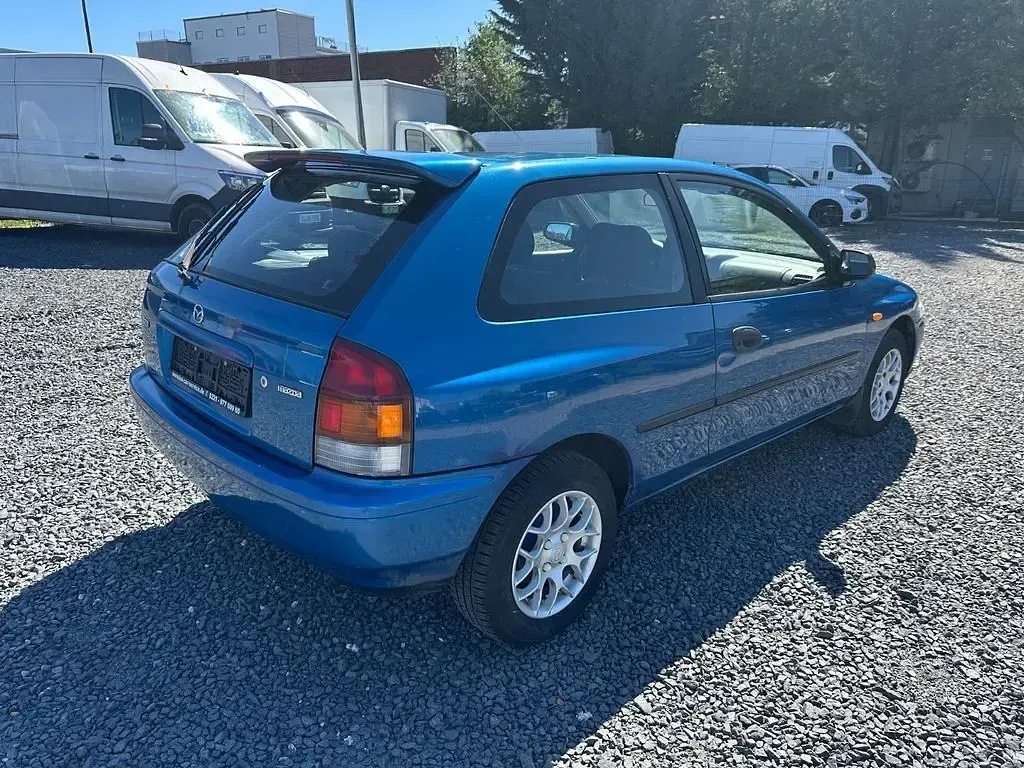 Gebraucht Mazda 323 Comfort 88 PS (64 kW) 1999 Blau Limousine