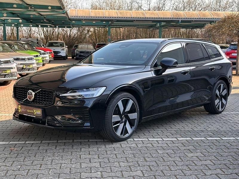 Neu Volvo V60 Plus 398 PS (292 kW) 2025 Schwarz Kombi