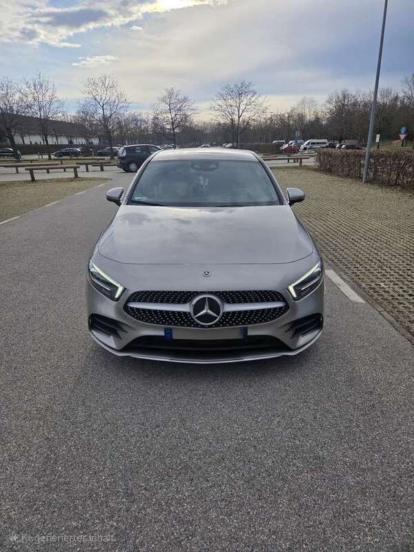 Silber Gebraucht 2019 Mercedes A200 AMG line Limousine | 26.000 € (Etwas zu teuer) - Bild 1/4