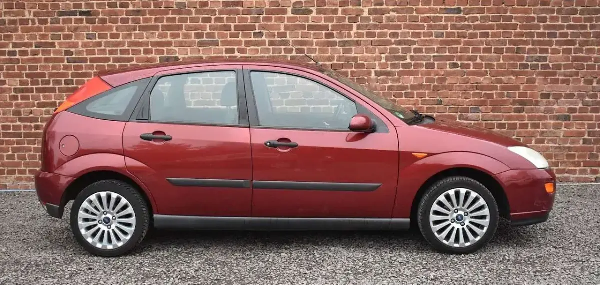 Usado Ford Focus 116 CV (85 kW) 2000 Rojo Berlina