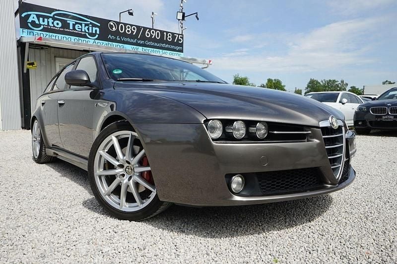 Grau Gebraucht 2009 Alfa Romeo 159 Ti Kombi | 9.950 € (Teuer) - Bild 1/3