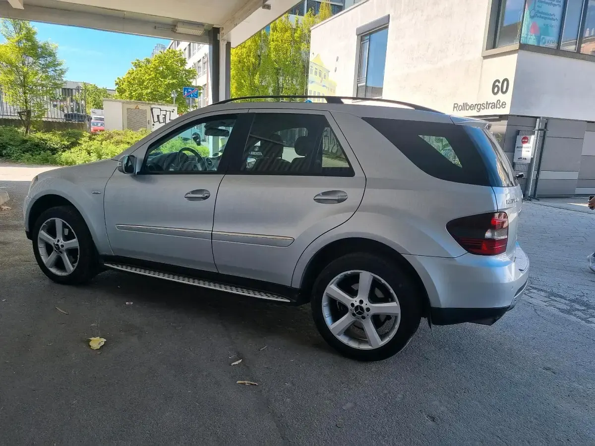 Second-hand Mercedes ML320 224 CP (164 kW) 2009 Argintiu SUV