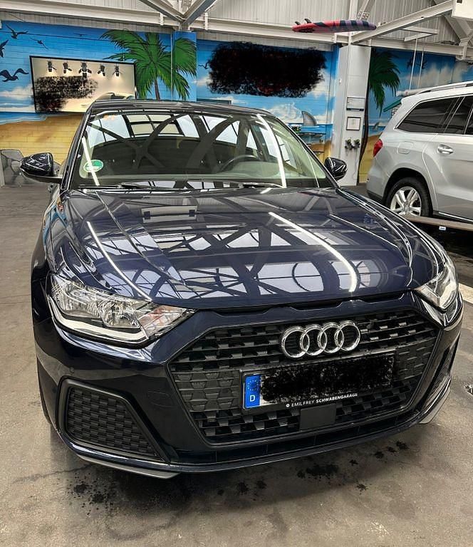 Blau Gebraucht 2019 Audi A1 Sportback Comfort Kleinwagen | 17.000 € (Etwas zu teuer) - Bild 1/4