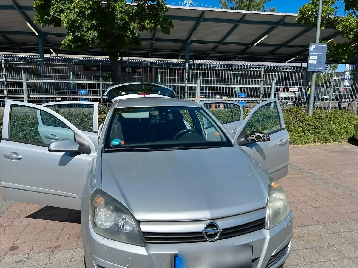 Używany Opel Astra 100 KM (73 kW) 2004 Srebrny Hatchback