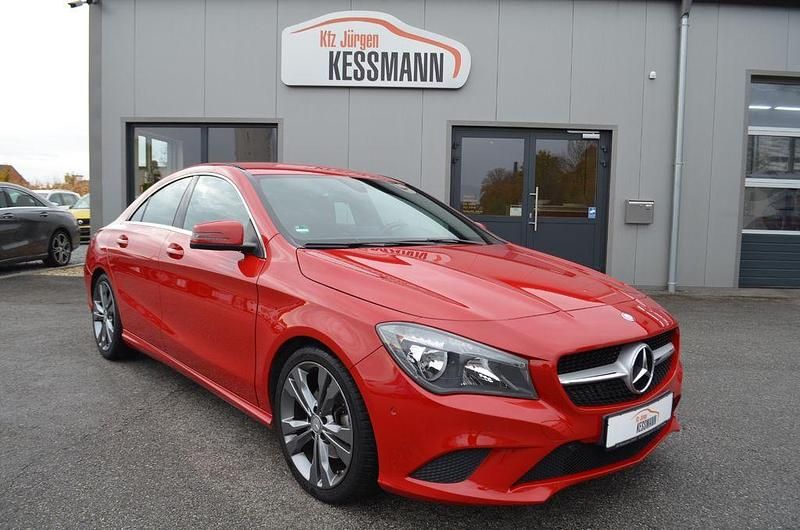 Rot Gebraucht 2016 Mercedes CLA180 Urban Limousine | 15.500 € (Guter Preis) - Bild 1/4