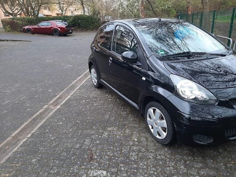 Gebraucht Toyota Aygo 68 PS (50 kW) 2009 Schwarz Kleinwagen