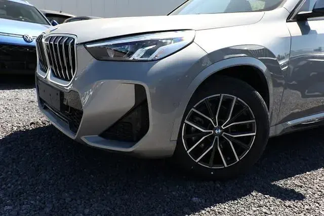 Neu BMW X1 M Sport 136 PS (100 kW) 2025 Saphirschwarz metallic saphirschwarz metallic SUV