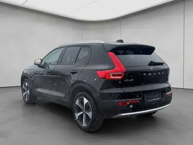 Gebraucht Volvo XC40 163 PS (119 kW) 2024 Schwarz SUV