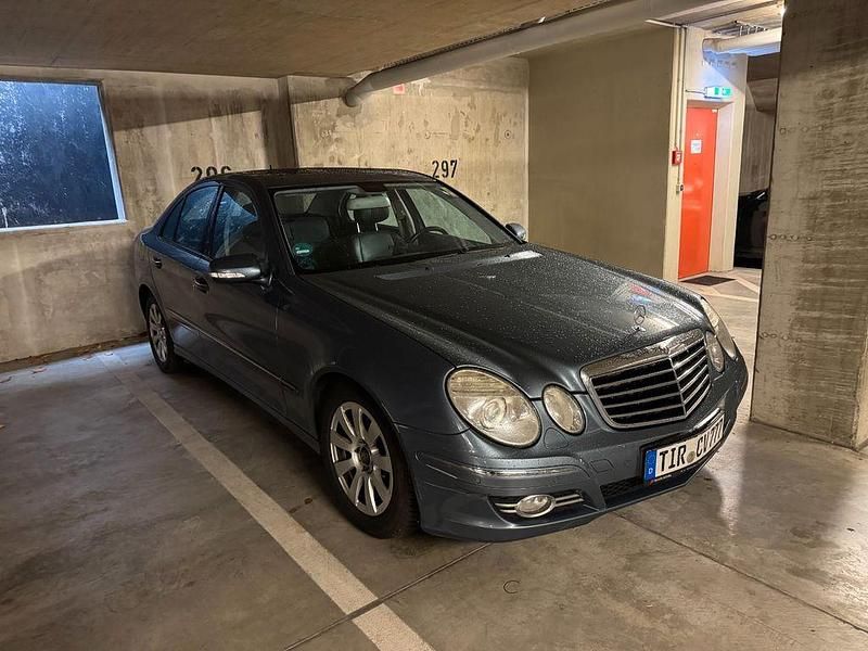 Blau Gebraucht 2007 Mercedes E320 Avantgarde Limousine | 4.850 € (Fairer Preis) - Bild 1/4