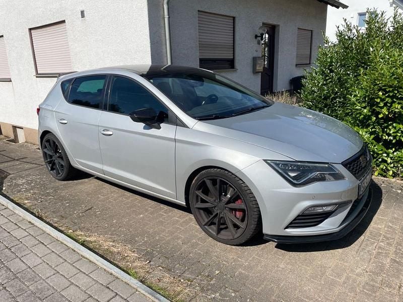 Grau Gebraucht 2017 Cupra Leon Limousine | 17.700 € (Guter Preis) - Bild 1/3