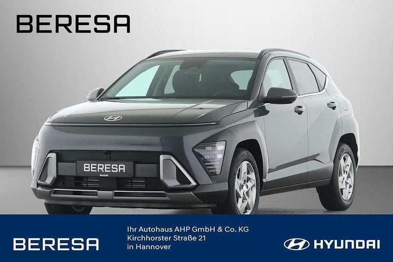 Grau Neu 2025 Hyundai Kona Trend SUV | 28.729 € (Guter Preis) - Bild 1/4