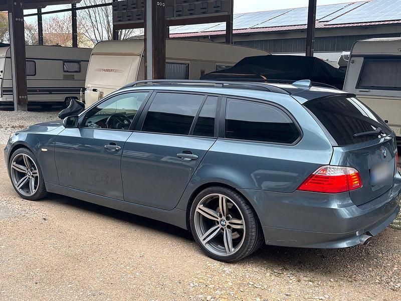 Gebraucht BMW 520 177 PS (130 kW) 2008 Blau Kombi