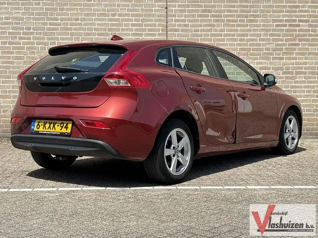 Gebraucht Volvo V40 114 PS (83 kW) 2013 Rot Limousine