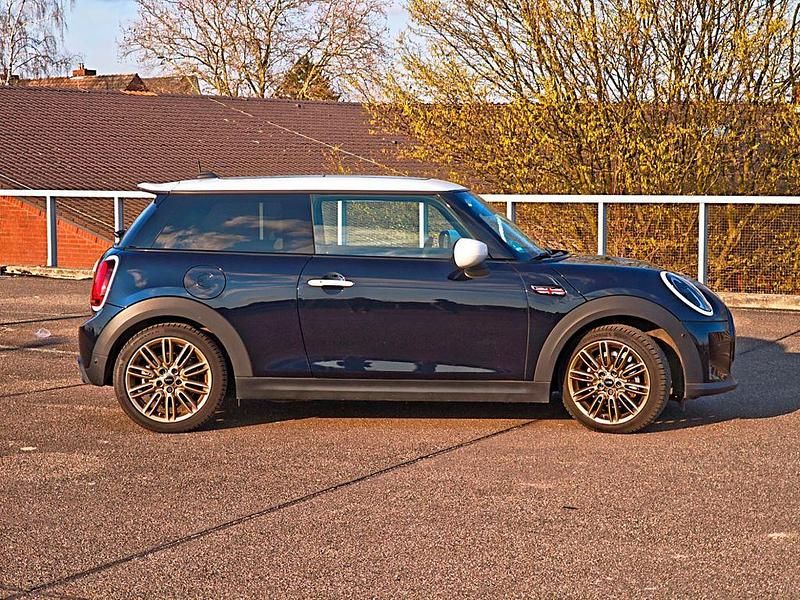 Gebraucht Mini Cooper SE Classic 135 kW (184 PS) 2023 Blau Kleinwagen