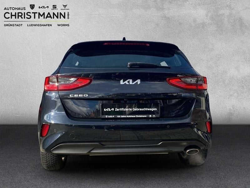 Gebraucht Kia Ceed Vision 120 PS (88 kW) 2022 Black pearl Kleinwagen