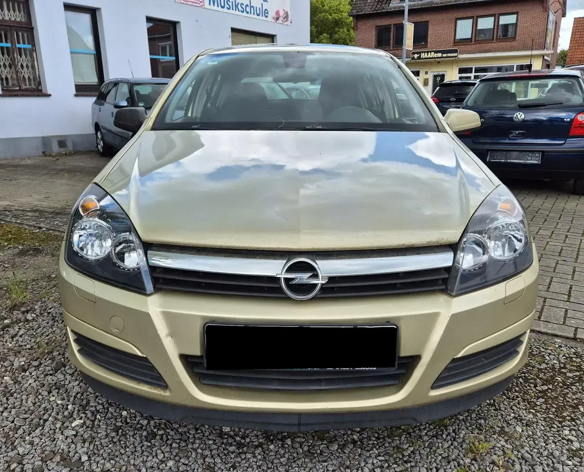 Gebraucht Opel Astra Edition 105 PS (77 kW) 2004 Gold Limousine